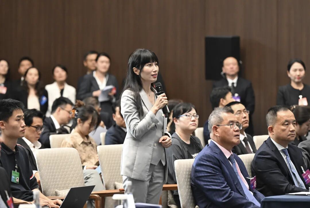 第38次上海市市长国际企业家咨询会议举行新闻发布会，朱忠明市长答记者问