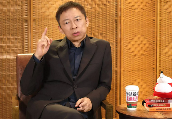 搜狐市值只剩3.5亿美元,可公司账上却有12亿现金,张朝阳宁可错过短视频等风口,也不多花每一分钱