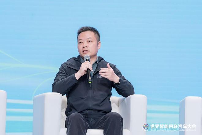 比亚迪华为同台谈智驾!何小鹏再次开炮L3,六位车圈大佬激辩