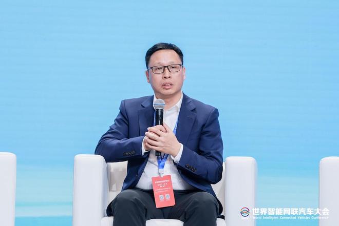 比亚迪华为同台谈智驾!何小鹏再次开炮L3,六位车圈大佬激辩