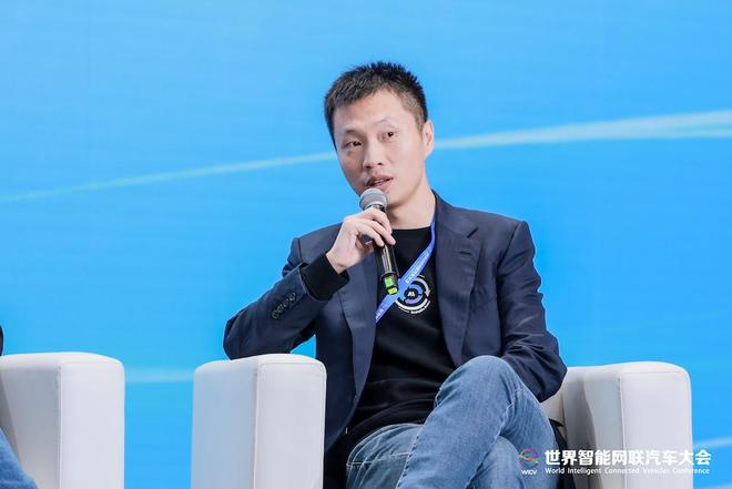 比亚迪华为同台谈智驾!何小鹏再次开炮L3,六位车圈大佬激辩