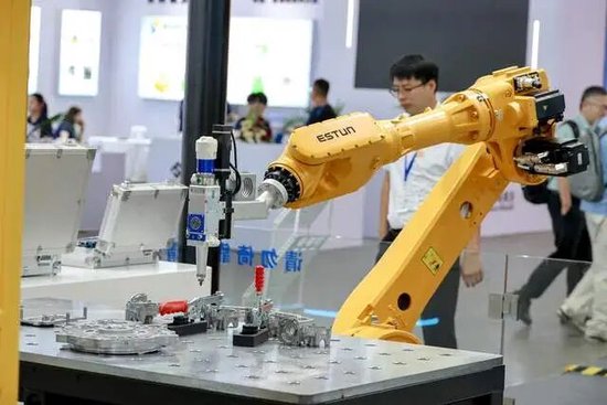 两代人接力,登顶国内工业机器人市场,埃斯顿能否赢下半场?